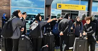 তুরস্ক সীমান্ত দিয়ে দেশে ফিরছেন ইরানের নারী ফুটবলাররা